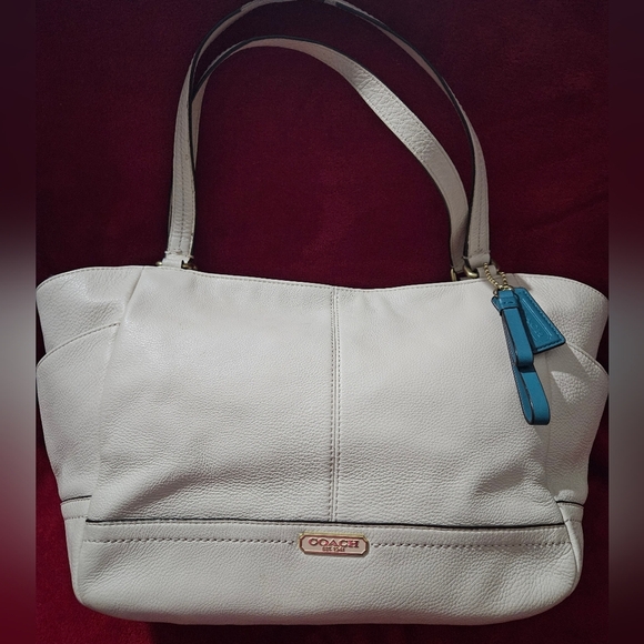 Coach Park Leather Carrie Tote-Cream with Torquoise Hang Tag and Tassel - Picture 2 of 16